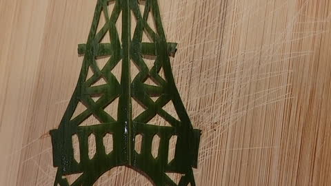 Leaf Cutting EIFFEL TOWER