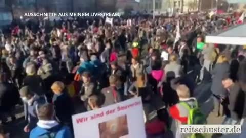 Wie bestellt – die Gewalt bei der Corona–Demo in Leipzig