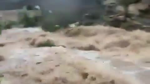🌊 Heavy rains in the Arabian Peninsula. There was a massive flood in Oman.