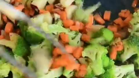 Broccoli and Apple Salad | 5 Minute Recipe , Quick and Easy salad Recipe #shorts