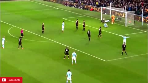 Increíble asistencia de De Bruyne #1