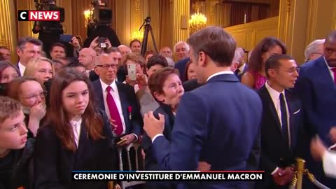 Les parents de S. Paty émus face à Macron lors de l'inauguration de son 2e mandat