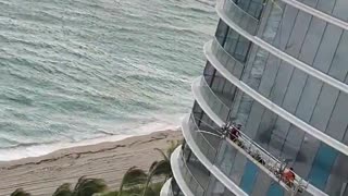 Miami Windstorm Sweeps Boom Carrying Workers Away from Skyscraper
