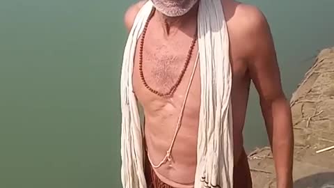 Indian Man Can Float on water for hours like a dead body