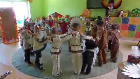 Taniec indiański przed bałwanem - Przedszkole Samorządowe