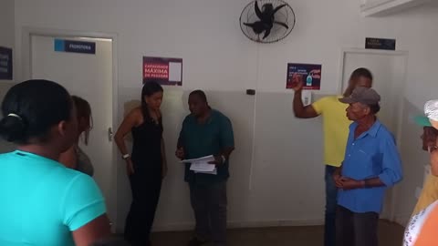 Vereador Oseas em nome do povoado do Oitizeiro entrega abaixo assinado