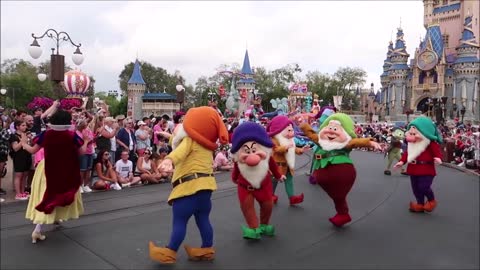Disney’s Magic Kingdom 2022 | Festival Of Fantasy Parade & Casey's Corner Lunch | Walt Disney World