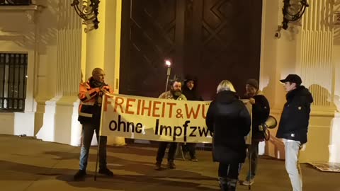 Wien / Österreich - Protest vor dem Bundeskanzleramt gegen Corona-Massnahmen - 06.11.2021