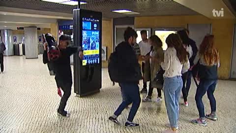 Cifrão pôs o metro de Lisboa a dançar. (touro)