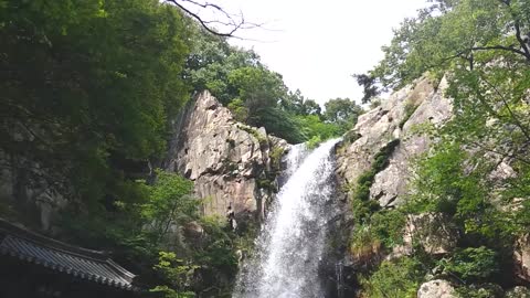 Arrived waterfall. (look at the waterfall :Hongryong Falls)