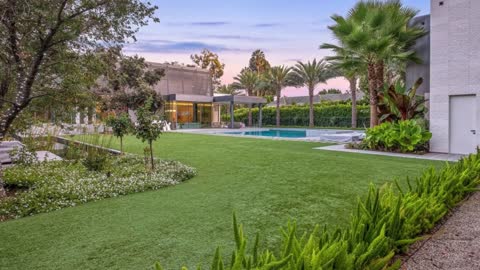 Beverly Hills mansions to fill anyone's eyes check.