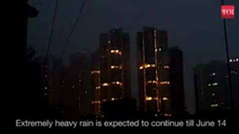 Whatch. Heavy rain lashes Mumbai Suburbs