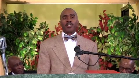 Pastor Gino Jennings: "Fake Signs In Churches"