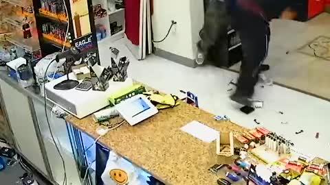 These robbers went to the wrong spot to steal something!!😮😬