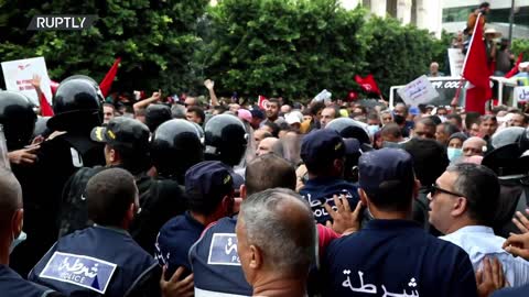 Tunisia: Thousands rally against President Saied as political division deepens - 10.10.2021