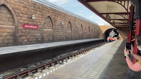 Hogwarts train arriving at station universal Orlando