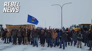🇨🇦 Truckers chant as they await the RCMP that can't keep up with them!