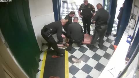 Prosecutors Charge Cop For Kicking Inmate Who Bit Him, Expert Witnesses Spoil The Plan