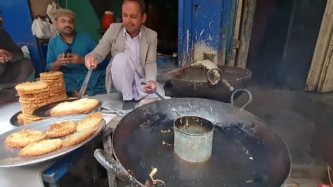 Khakhar Pura Recipe | Lahori Khakhar Pura | Lahori Pura | Lahore Street Food | Pakistani Street Food