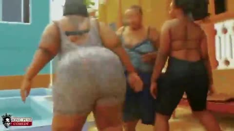 Big Mama Twerking in Swimming Pool