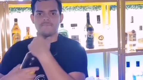 Aprende, prepara, divierte. A todos. MkBartending te entrena para ser verdaderos Show de Bartenders