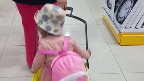 Shoping toys with mama
