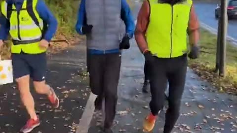 Vernon Kay arrives in Manchester on final leg of Ultramarathon