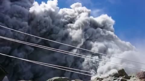 Video: Japan volcano shoots rock & ash on Mount Ontake - BBC News