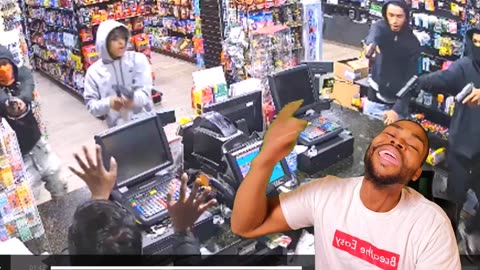 Woah: 4 Armed Men Commit Robbery In A Houston Convenience Store!