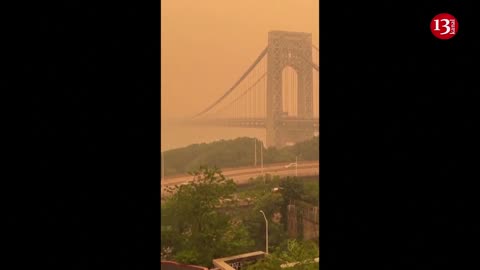 New York bridge blanketed in veil of smoke from Canadian fires