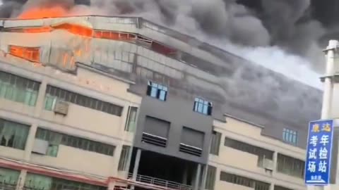 China: A major fire 🔥 has broken out today in a factory in Nan’An City of Fujian Province.