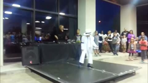 6-Year-Old Michael Jackson Impersonator Entertains Crowd