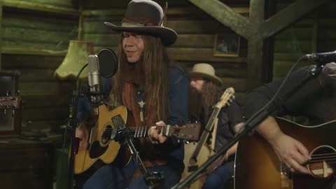 Blackberry Smoke - One Horse Town (Official Video)