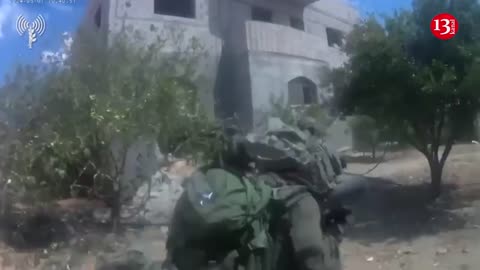 Footage of a large number of Israeli military vehicles entering Gaza