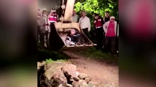 Watch an excavator rescue people from Turkey floods