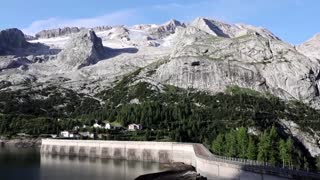Rescue continues after Italian Alps glacier collapse