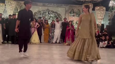 Hania Amir dance with her Boyfriend