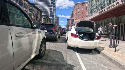 🚴🏻☄️MASS AVE Boston Bike Ride CAREFUL Tight Squeeze + Berklee tiktokerrs blocking traffic