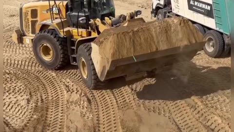 #shorts 𝐂𝐀𝐓𝐄𝐑𝐏𝐈𝐋𝐋𝐀𝐑 966𝐋 𝐋𝐎𝐀𝐃𝐄𝐑 #ytshorts #viral #earthmovers #trending @machines711 #loader