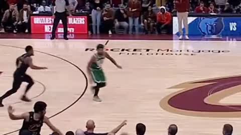 INSANE Jayson Tatum POSTER DUNK vs The Cavs 😳