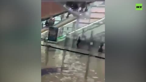 (addon) "THUNDERstorms floodS dubai abu dhabi citys"