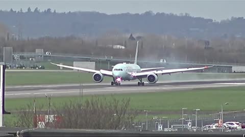 Air Canada #Heathrow #Airport #Landing- HEAVY CROSSWIND