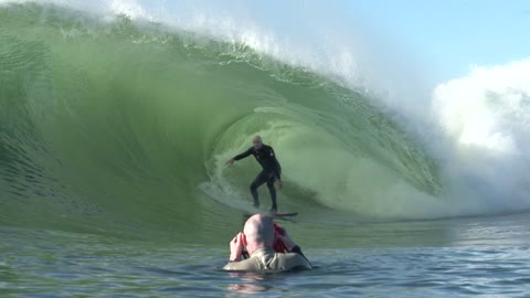 Surfer on Wave like a boss