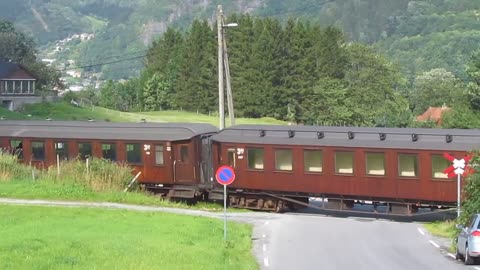 Gamle Vossbanen, No. 255 departing Garnes