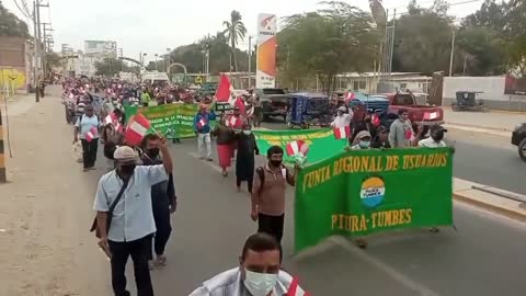 Peruvian farmers also get up and march towards the seat of government in Piura