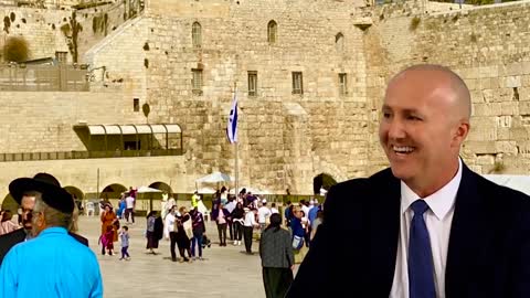 Incredible! Cantor Shocked By The Gospel In Jerusalem - Messianic Rabbi Zev Porat Preaches