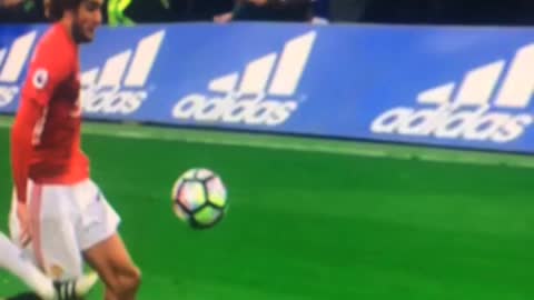 David Luiz horror tackle vs Fellaini