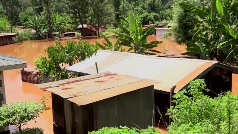 Kenya floods leave thousands homeless