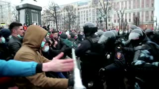 Police raid properties of Kremlin critic Navalny