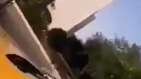 بالفيديو : شاب تونسي يقوم بتصوير سانفارا و ممثلة أحلام فقيه في طريق السيارة تسبب في غضب سانفارا